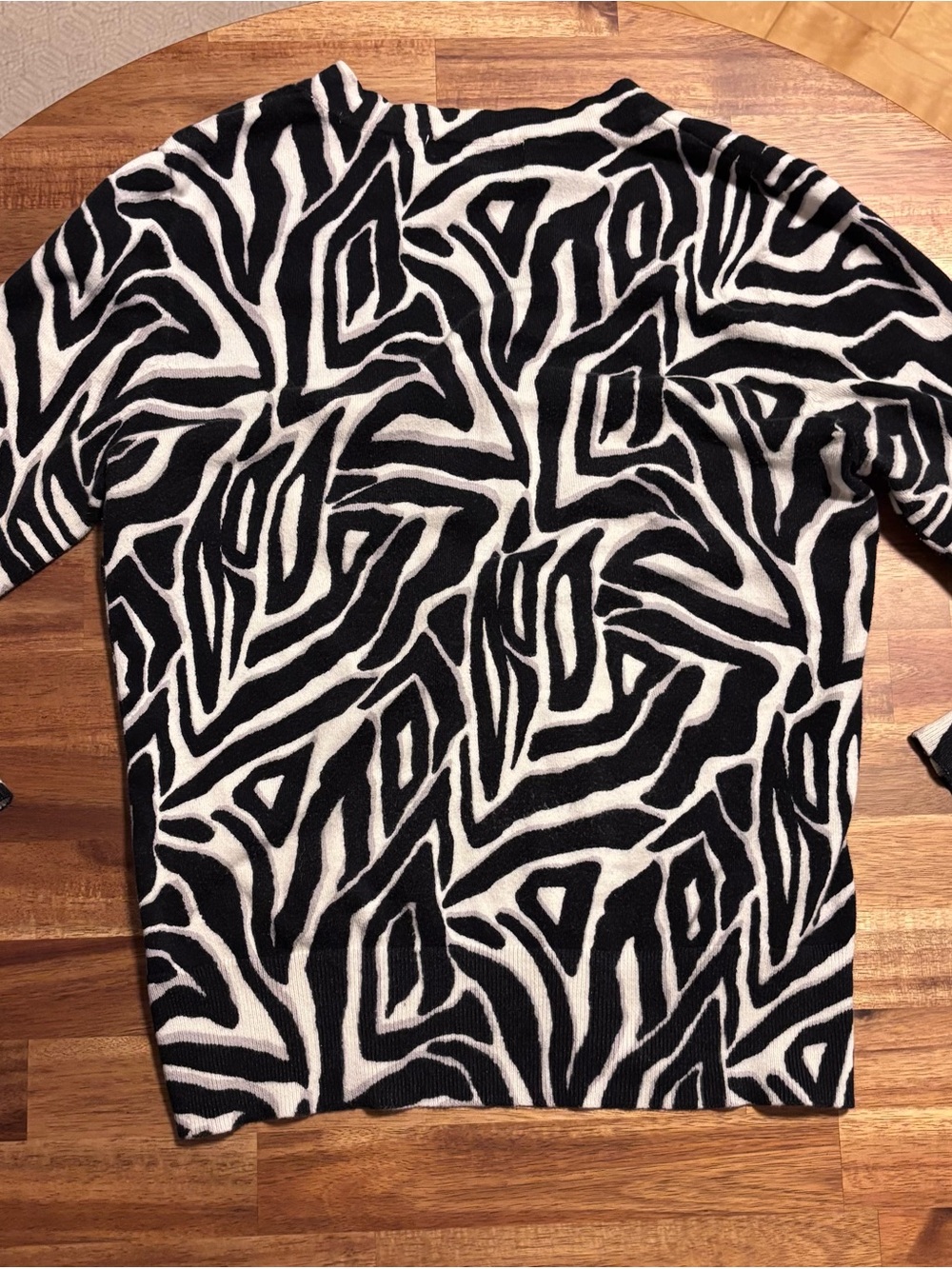 MICHAEL Michael Kors Black & White Zebra Print V-Neck Cardigan (100% Cotton) - Picture 2 of 3